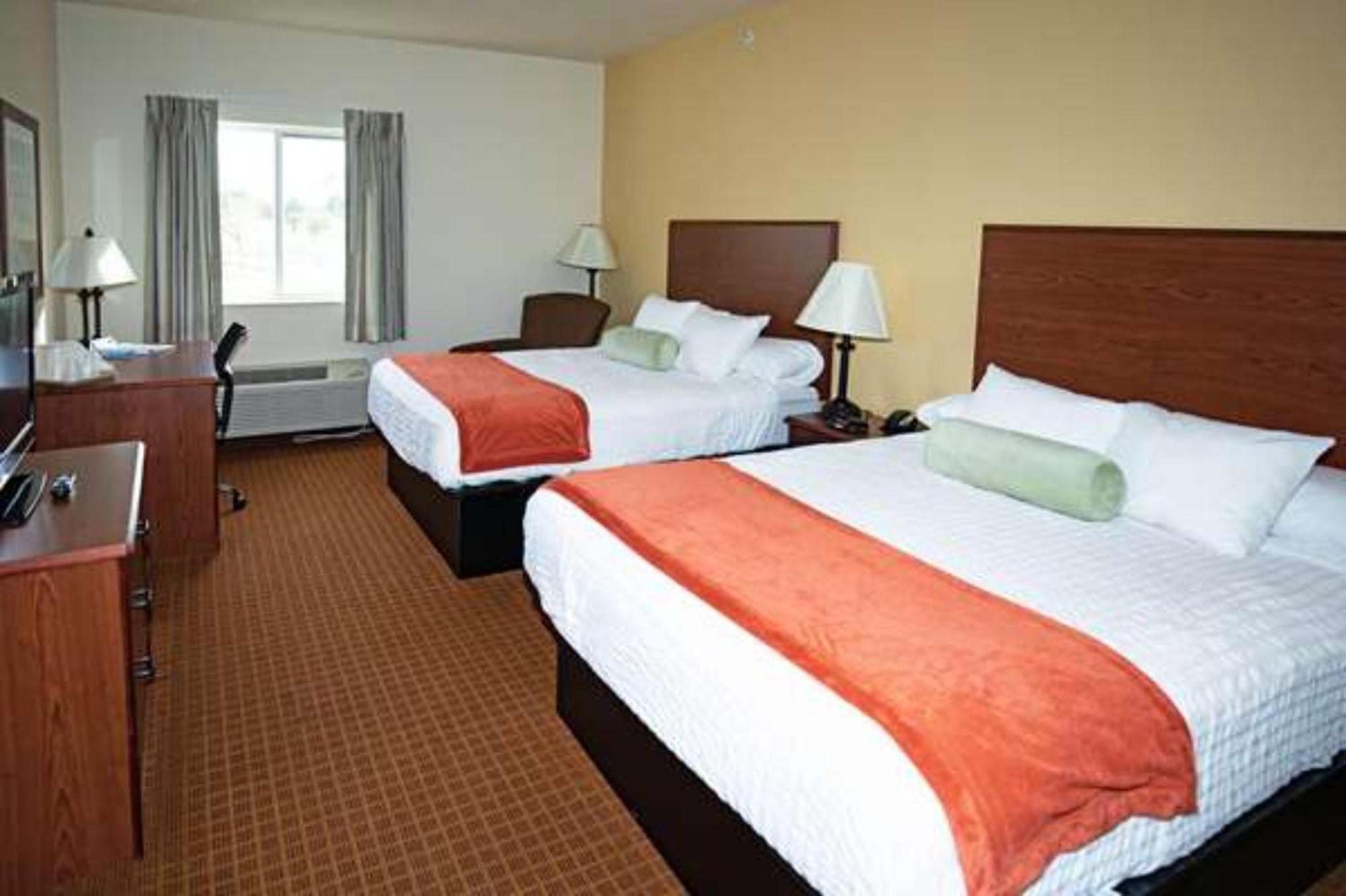 Park View Inn & Suites Hoisington Near Great Bend Exterior photo